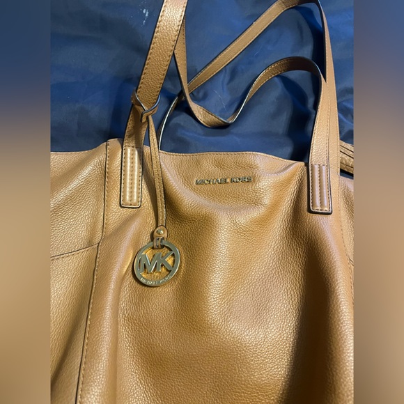 Michael Kors purse - Picture 9 of 10